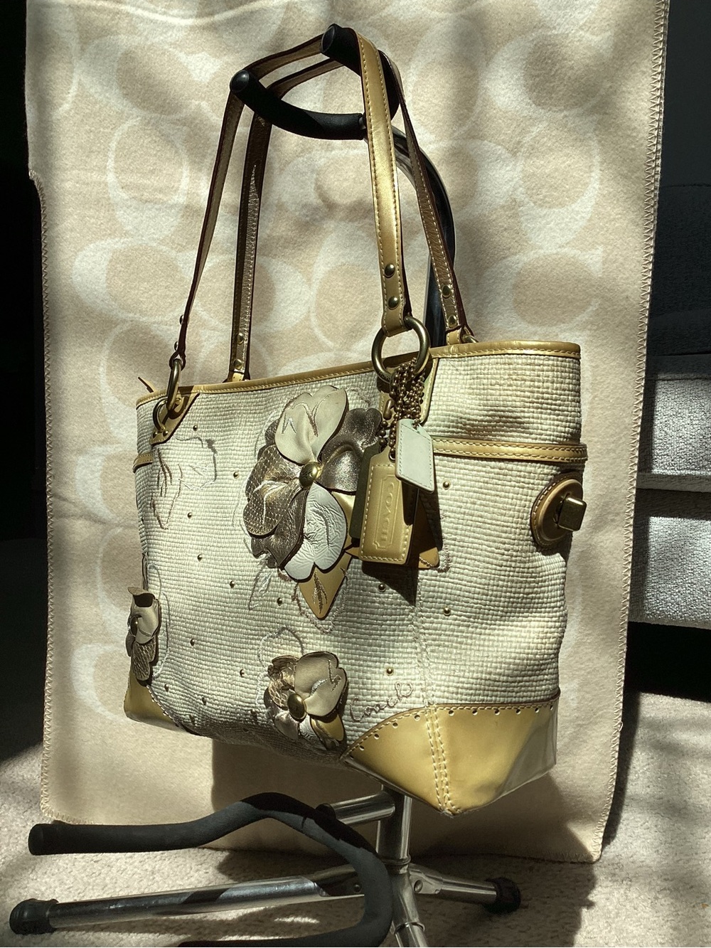 Coach Hamptons Floral Straw Tote Bag - Picture 3 of 7